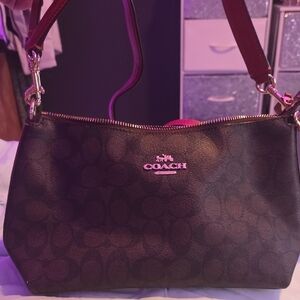 OPEN 2 OFFERS ON EVERYTHING🥰  Coach Dark Brown Signature Shoulder Bag